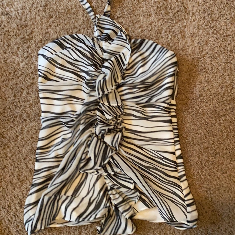 Tie around the necklace and open back top.